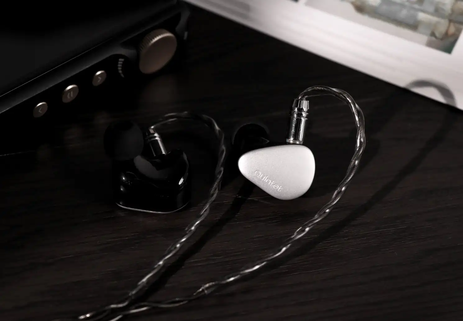 Vorbestellung: Kiwi Ears Quintet 1DD + 2BA + 1 Planar + 1 PZT In-Ear-Monitor mit austauschbarem 2-poligem Kabel und ausgewogener Klangsignatur. – Detail 2