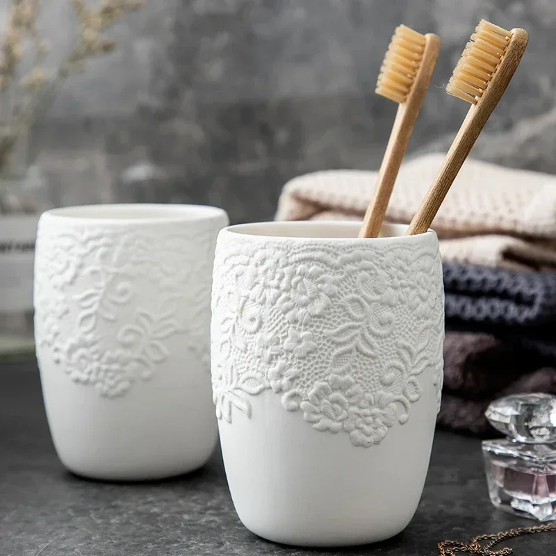 Creative Bathroom Four-piece White Embossed Pattern Bathroom Accessorie Lotion Bottle Soap Dish Mouthwash Cup Tray with Gift Box