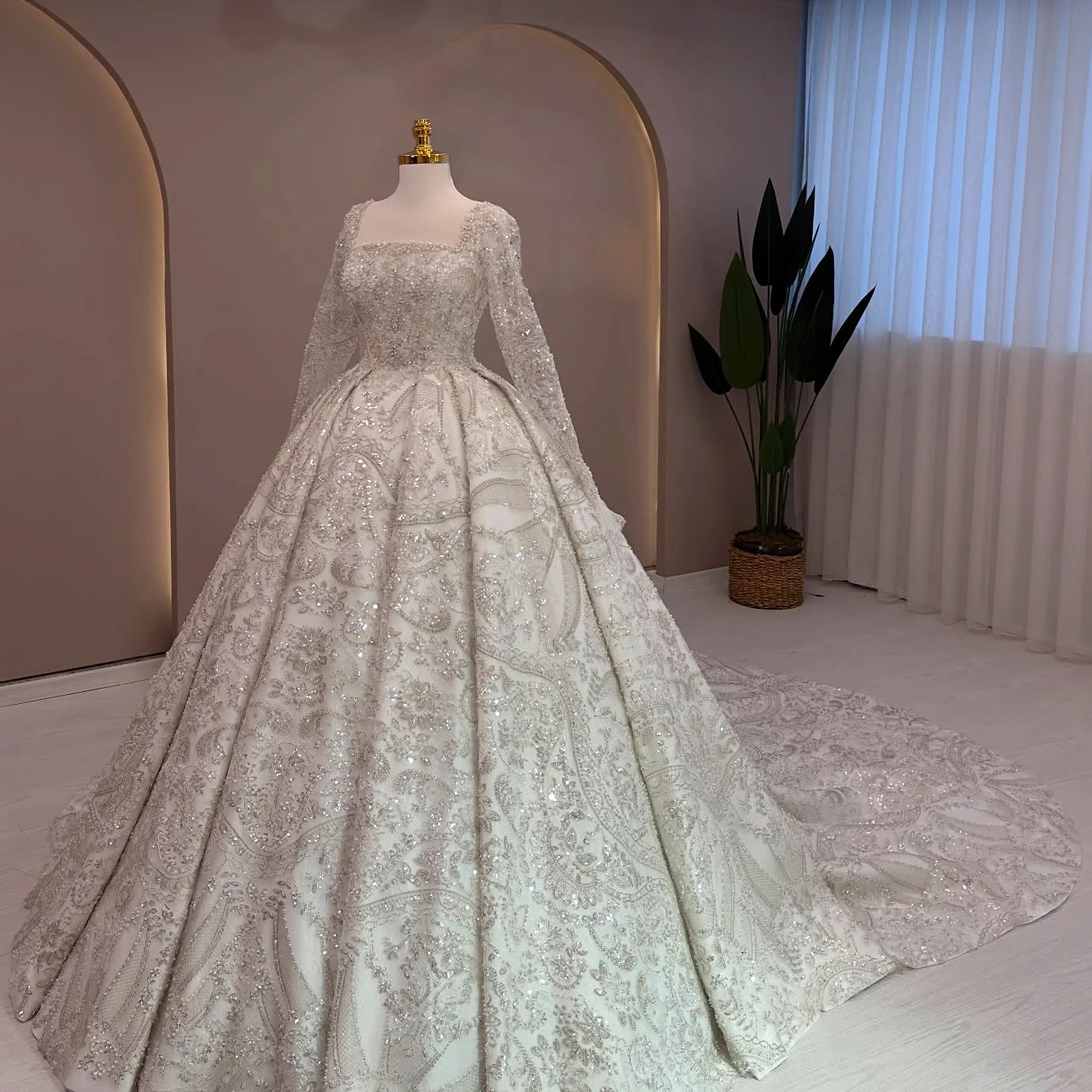 Luxury Ivory Square Collar Wedding Dress Arabic Dubai Long Sleeve Bridal Dress Sequins Beaded Engagement Party Dress Customized