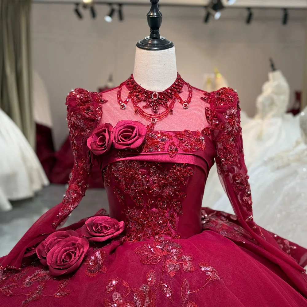 

Изысканное красное вечернее/выпускное платье с длинными рукавами, шнуровкой на спине, вырезом-клюзом и объемными цветами из страз и пайеток, с возможностью индивидуального пошива