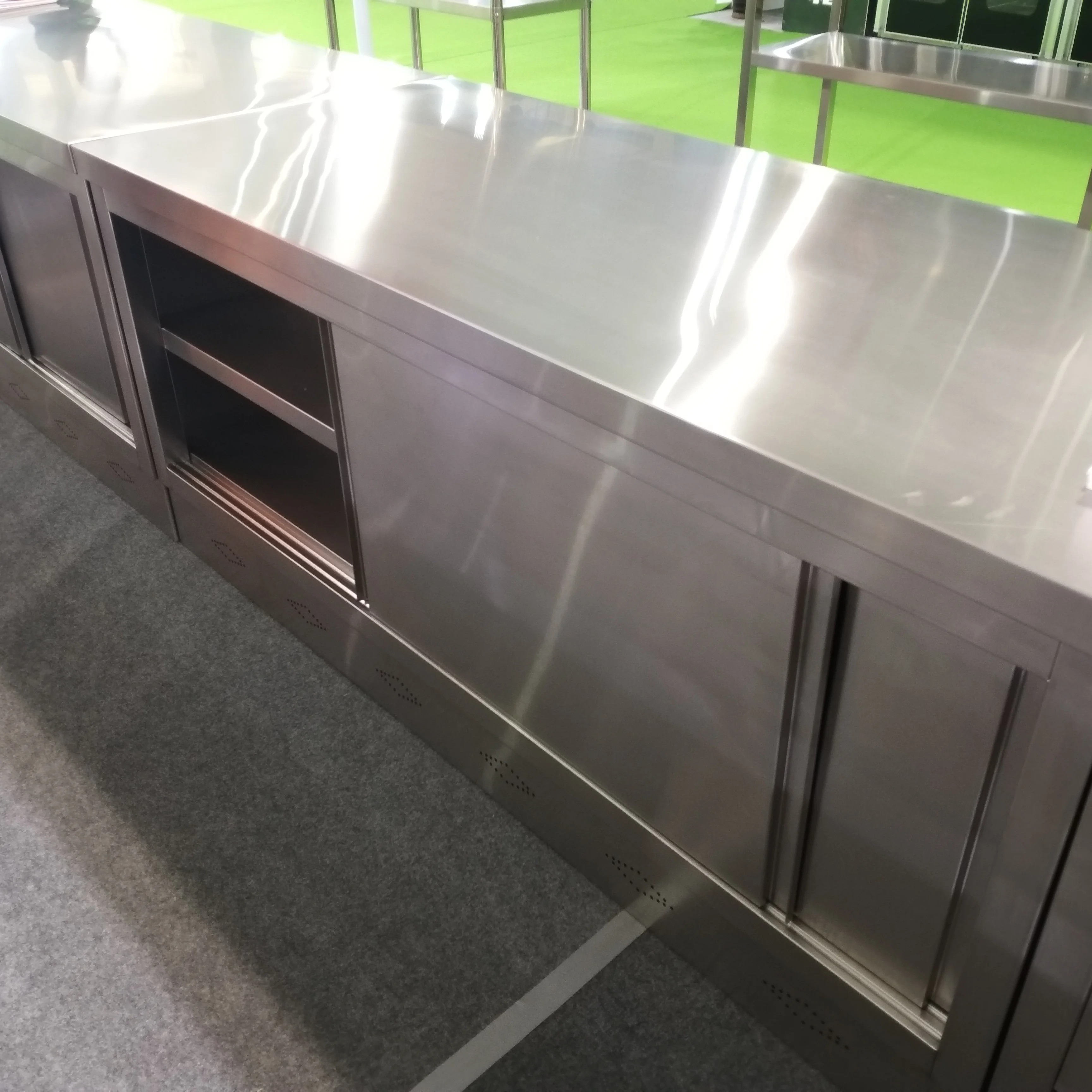 Blat roboczy ze stali nierdzew – Commercial Kitchen Worktops recenzja i cena