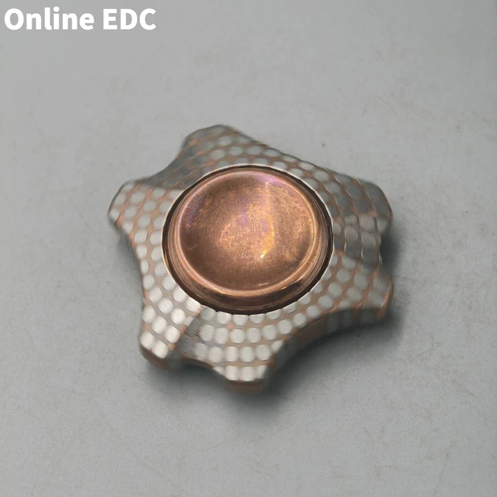 ฟิดเจ็ตสปินเนอร์มือสอง แบบสามใบพัด ของเล่นฟิดเจ็ตสำหรับผู้ใหญ่