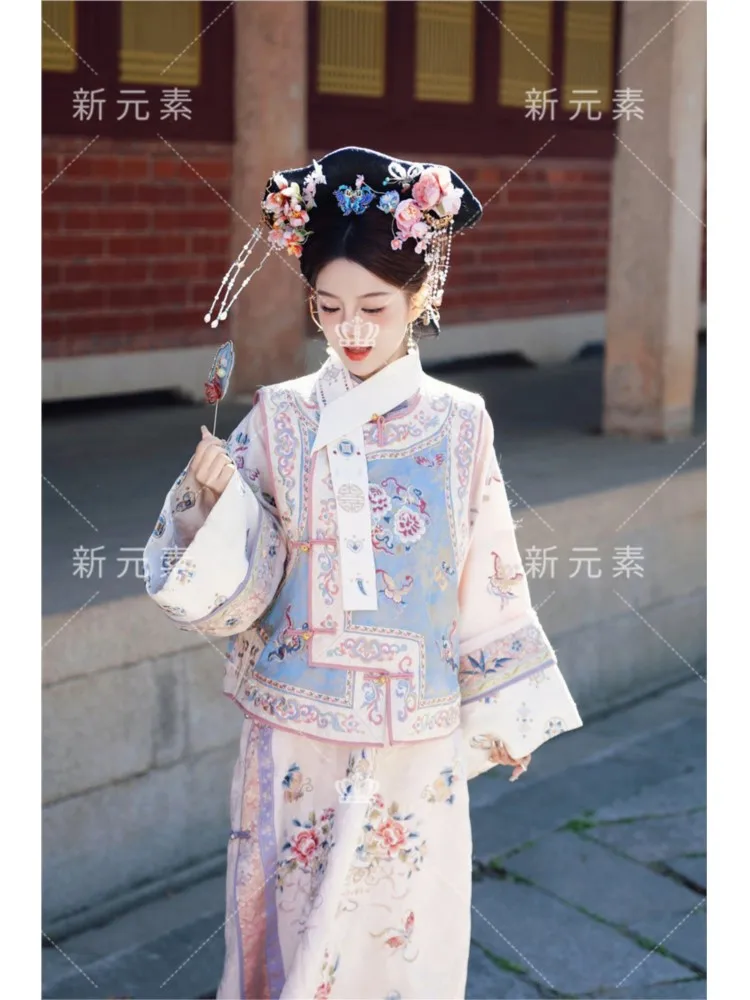 

A two-piece set of Hanfu printed ancient costume cheongsam for women's travel photography