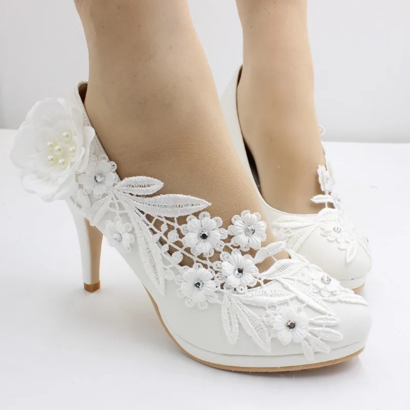 Zapatos de tacón de mujer de encaje de PU, tacones finos de 8 CM, punta redonda mate, zapatos de boda hechos a mano decorados con diamantes de imitación florales blancos para boda