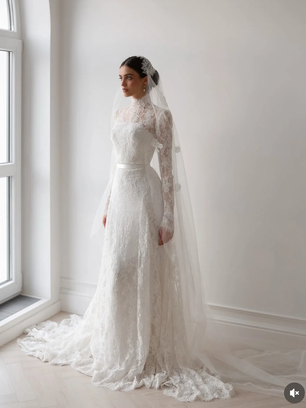 Robes de mariée sirène vintage en dentelle ivoire, personnalisées, col rond, manches longues, traîne courte