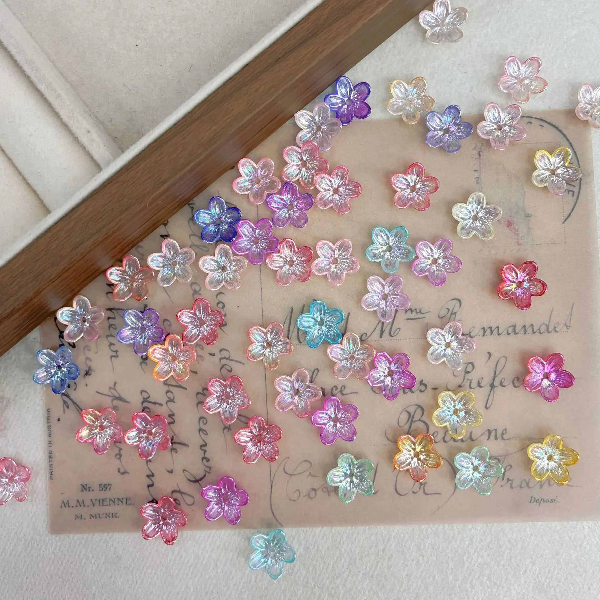 100 Stück/Lot 12mm bunte leuchtende Kirschblüten-Blumen-Acryl-Abstandshalterperlen für Bastelarbeiten, Schmuckherstellung, DIY-Armband, Halskette – Detail 5