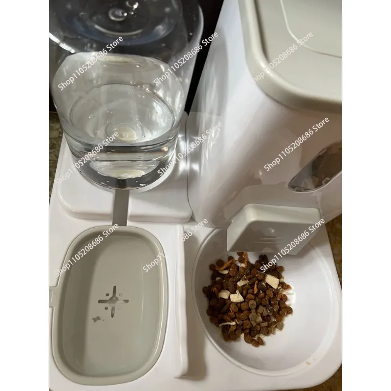 Automatic pet feeder cat water dispenser set is easy to operate, cats, dogs and pets feeding bowl small pets