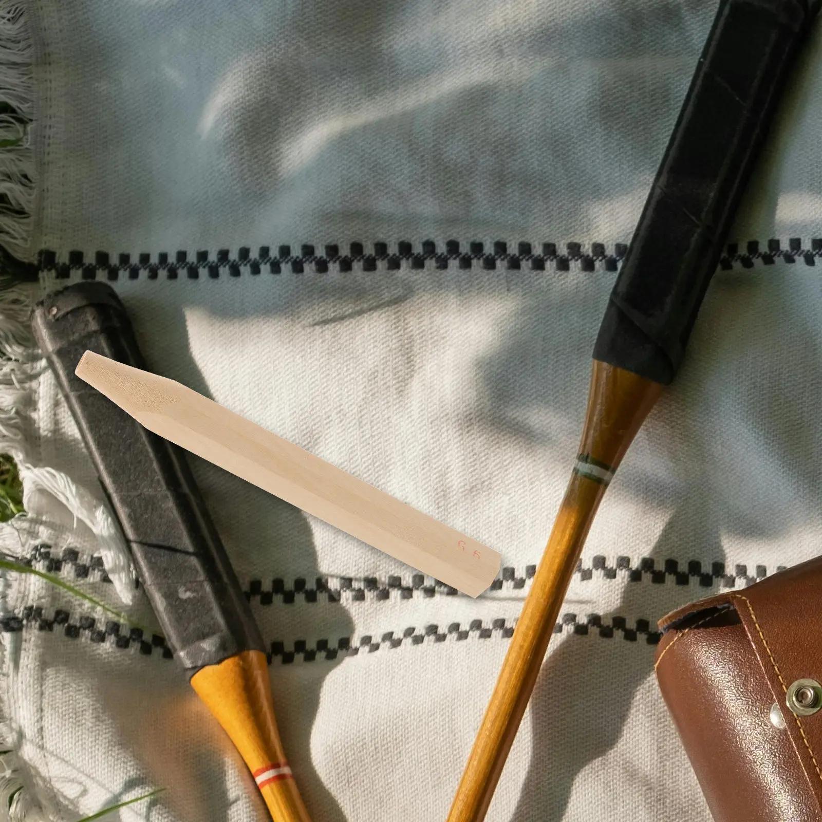 

Профессиональная деревянная рукоятка для бадминтонной ракетки, сменная, с гладкой поверхностью, без шероховатости и неровностей.