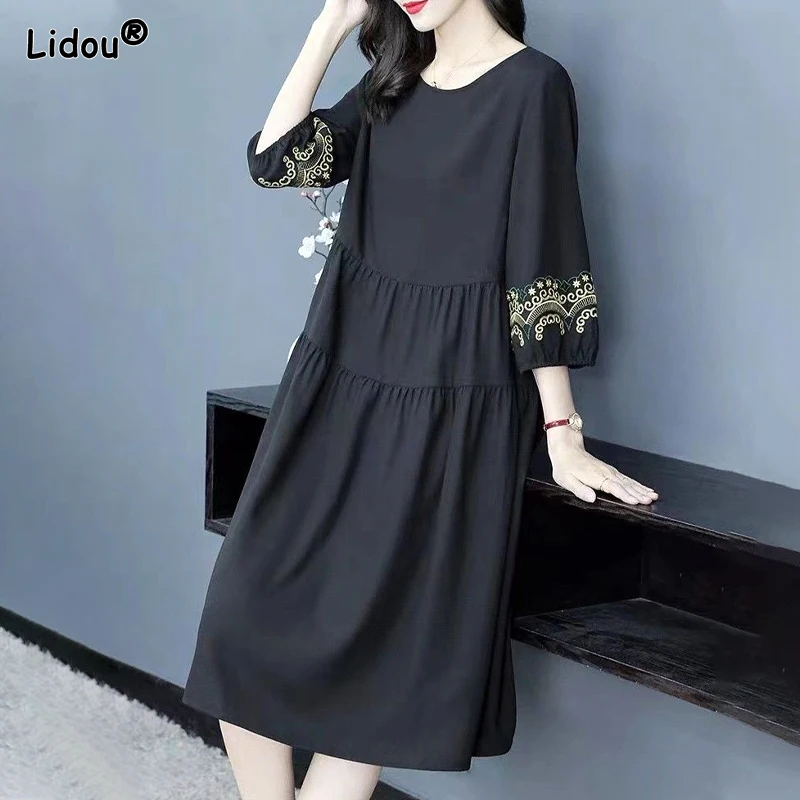 

2023 New Summer Retro Art Round Neck Ethnic Style Embroidered Western Style Loose Relaxed Oversized Three Quarter Sleep Dress