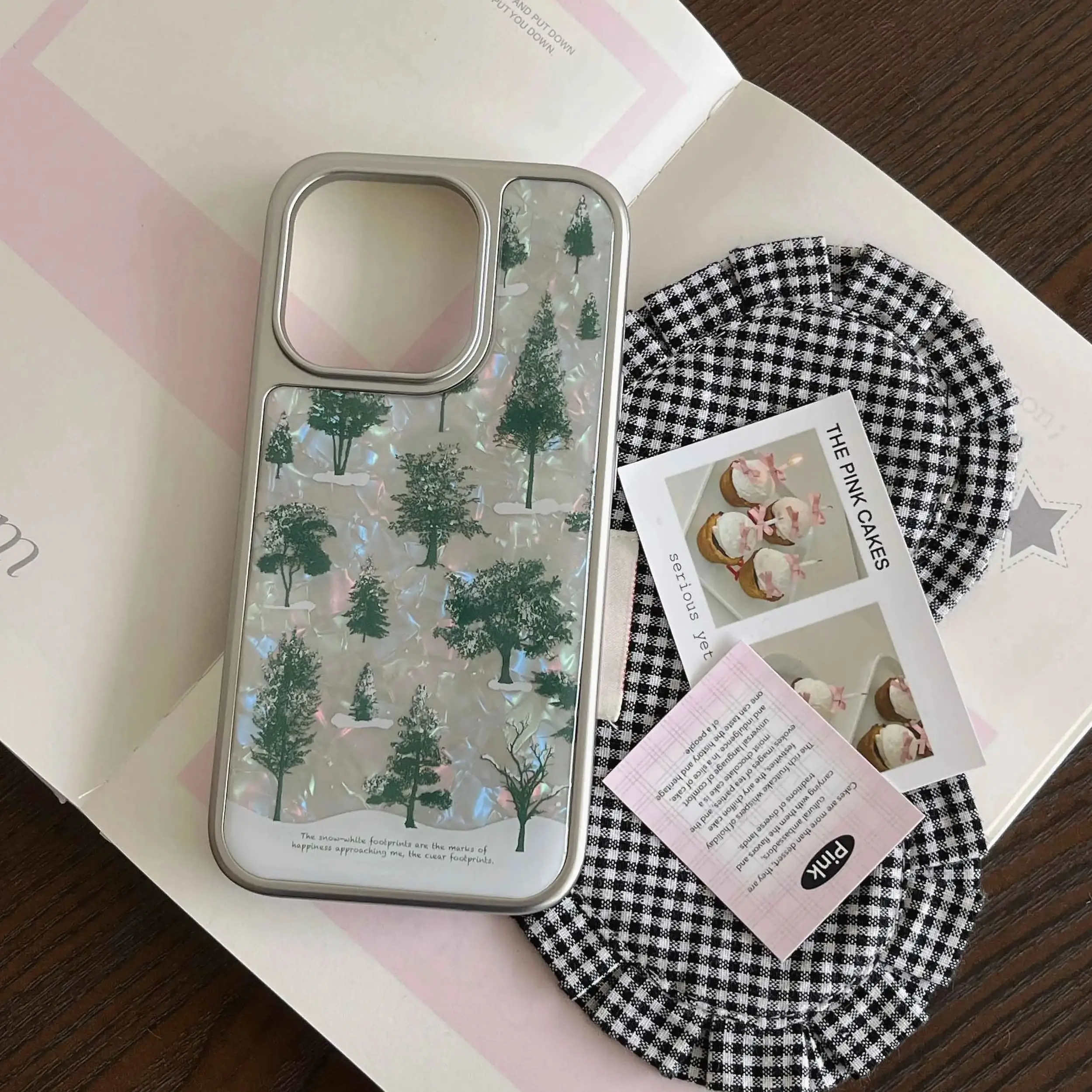 Laser Shell Print Forest Cover For Iphone 15Pro 14ProMax 16Pro 15 16 13 14 Pro Max Green Hairball Pendant Plating Phone Case