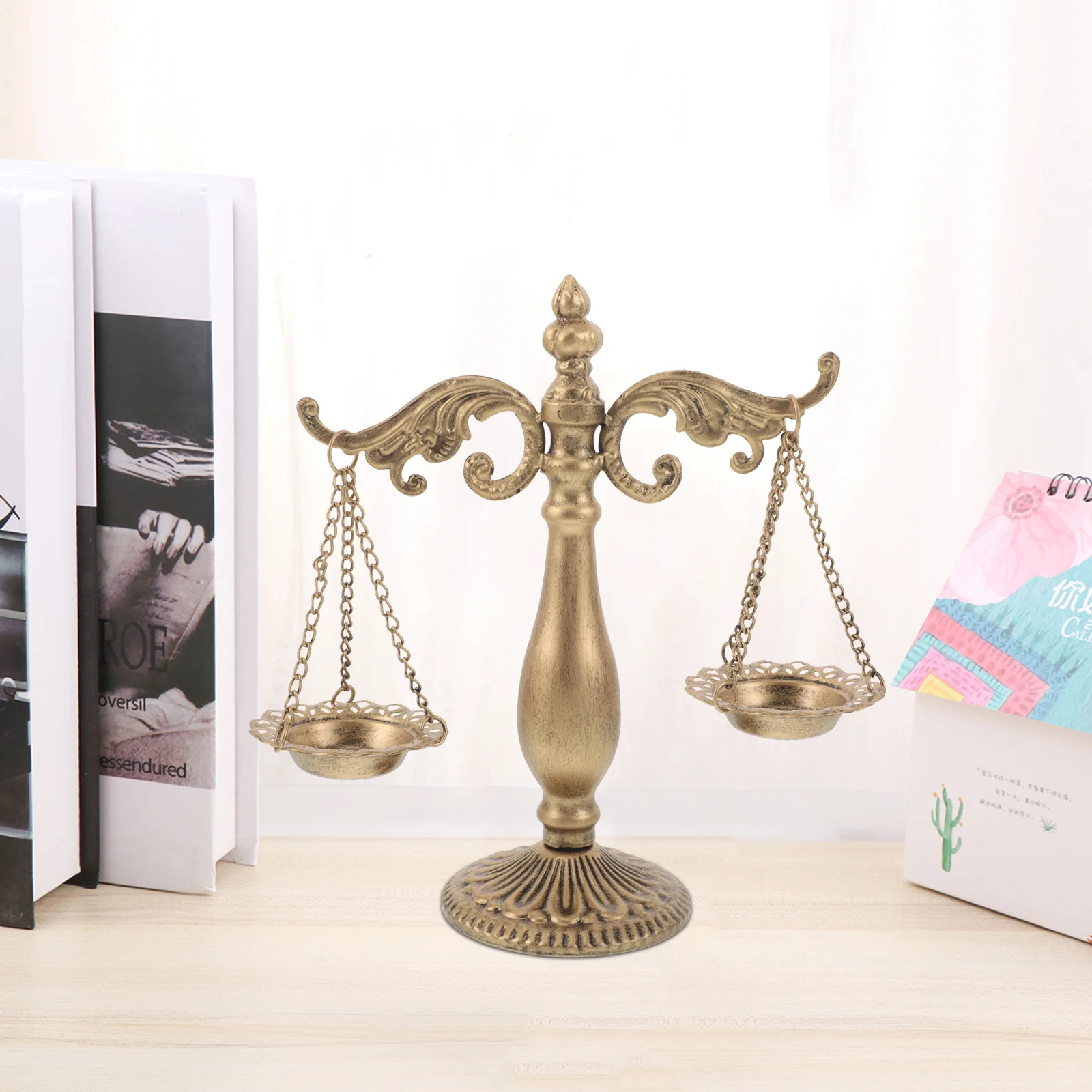

Metal Desktop Scales Vintage Scale Statue Justice Scale Ornament for Home Decor Retro Iron Balance Sculpture Lawyer Office Art