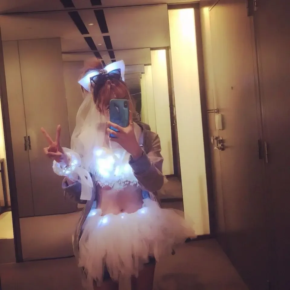 

Hairy glowing bra glowing skirt set bar gogo costume dj singer DS performance suit glowing clothes