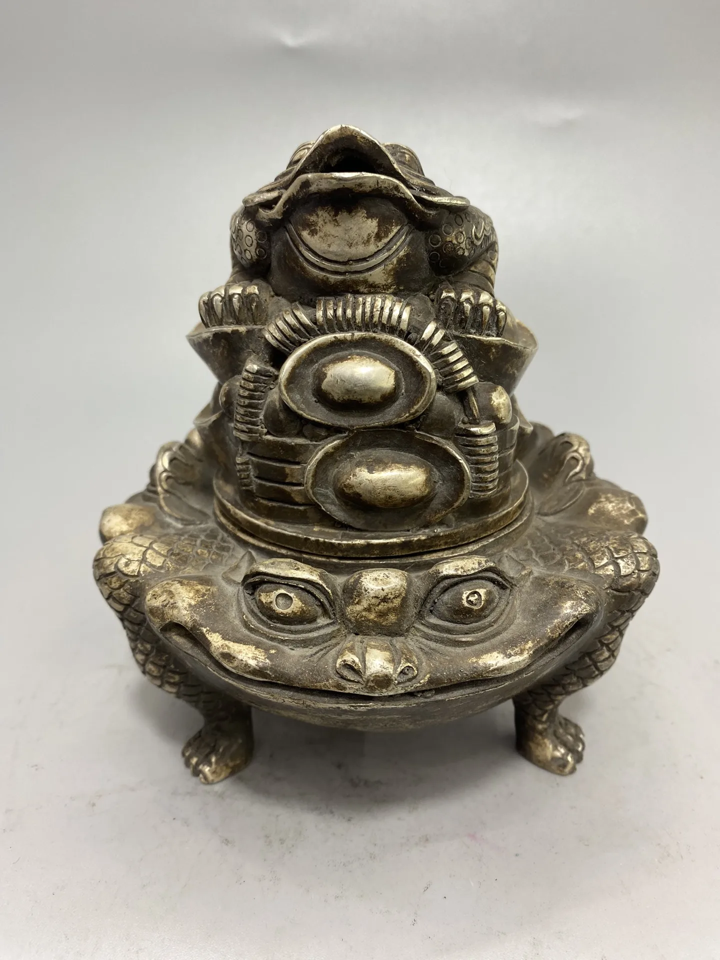 

Fine Crafted Home Crafts Made of Pure Copper and Golden Toads are Suitable for Decoration and Collection