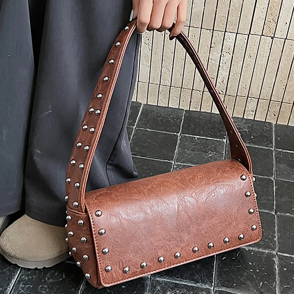 

Американская трендовая сумка на одно плечо с заклепками, женская высококачественная однотонная сумка-коробка для подмышек, универсальные универсальные сумки для поездок на работу