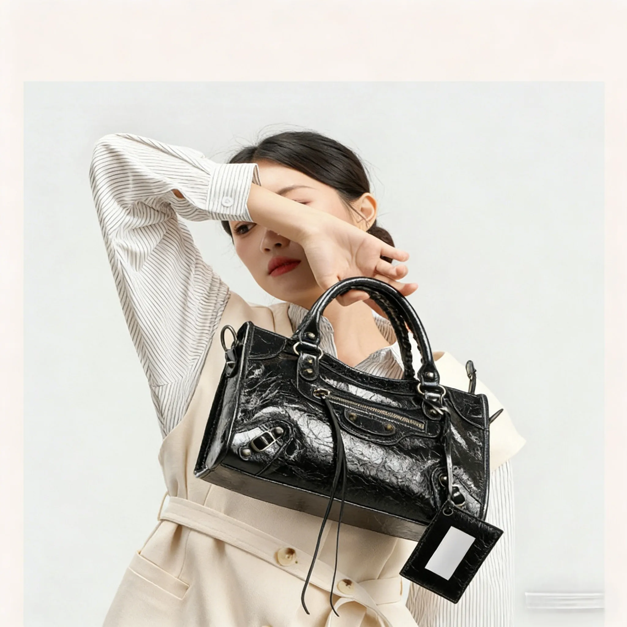 

Women's Riveted Crocodile Pattern Genuine Leather Tote Bag Waxed Cowhide Large Capacity Shoulder Bag ,Luxury Commuting HandBag