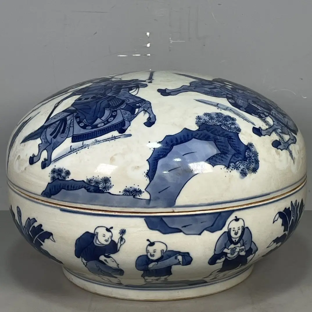 Chinese Qing Kangxi Underglaze Blue Warrior Scene Round Box Oriental Wenwan Collectible Jewelry Case
