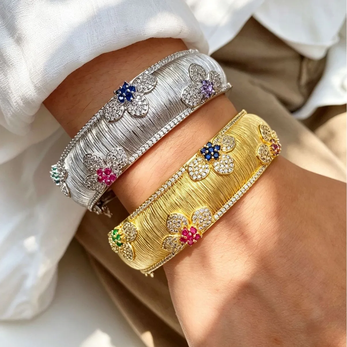 Luxury Heavy-duty Retro Court-style Colorful Zirconia Floral Diamond-embellished Brushed Bangles