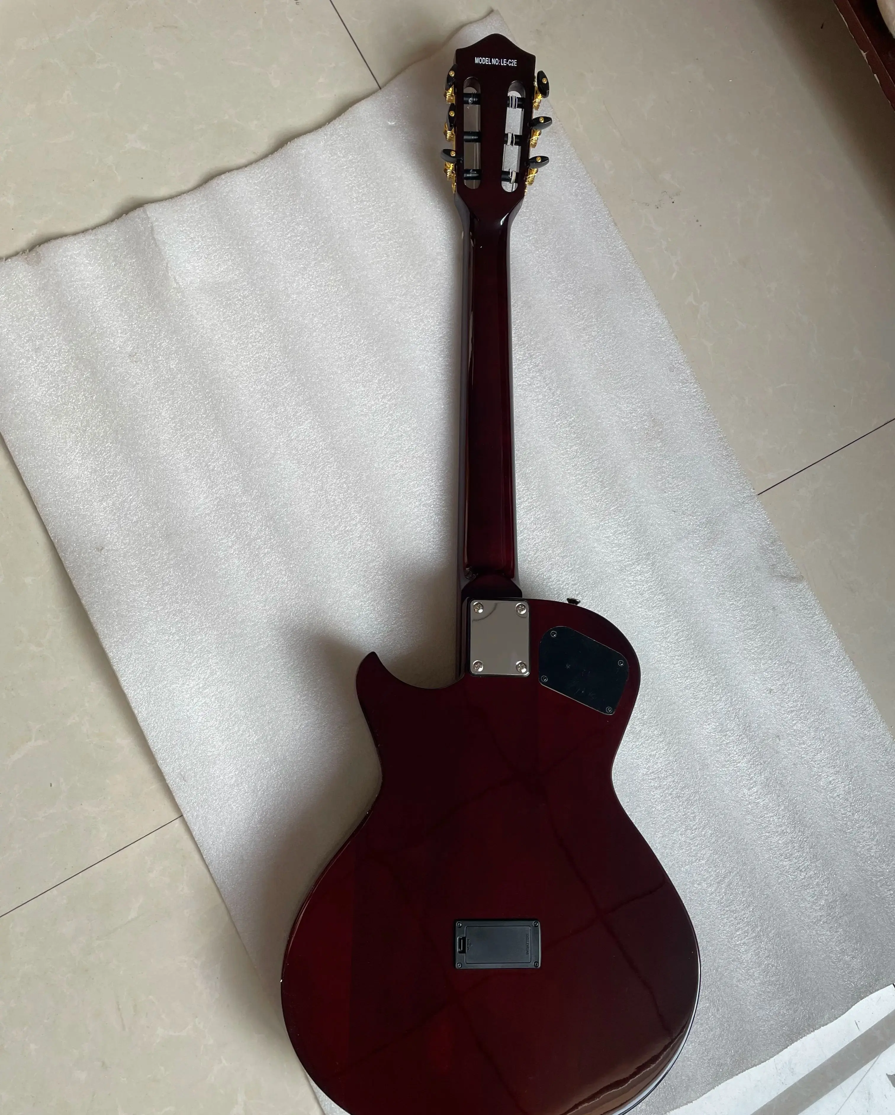 جيتار كلاسيكي كهربائي عالي الجودة لامع مكون من 6 أوتار جيتار كلاسيكي بقشرة خشب القيقب لهب جميل #2