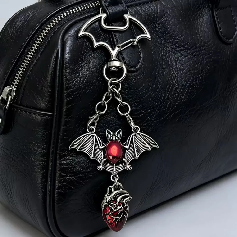 Niche Personality Exaggerated Bat Keychain Enamel Dark Style Gothic Bag Pendant Delicate Unique Halloween Charm Party