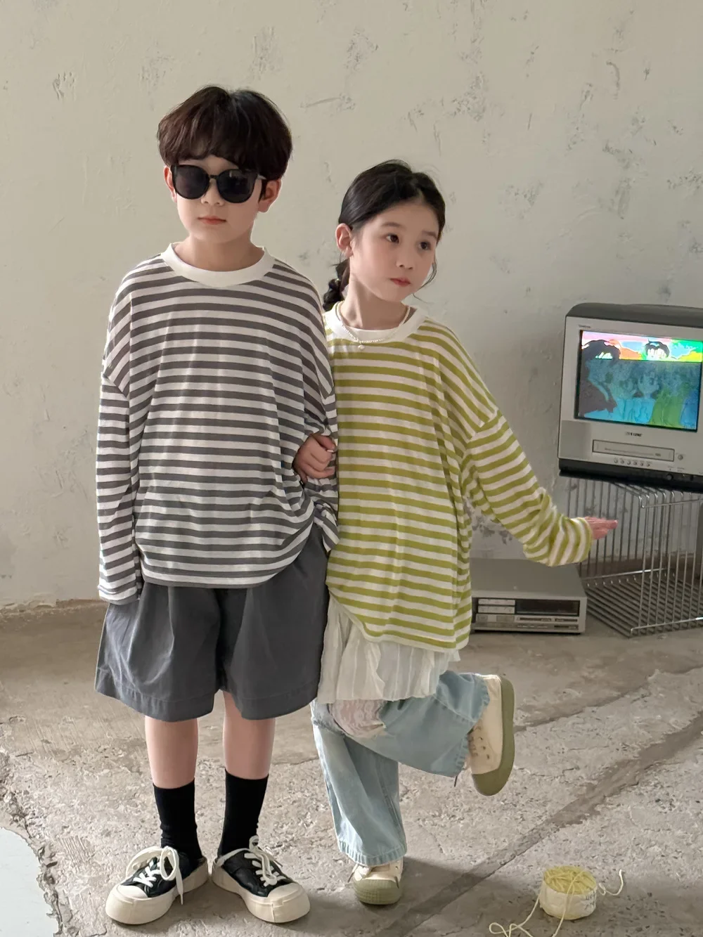 

Новинка лета 202, детские полосатые футболки из тонкого хлопка для мальчиков и девочек, солнцезащитная одежда с длинными рукавами, детские свободные повседневные топы с круглым вырезом