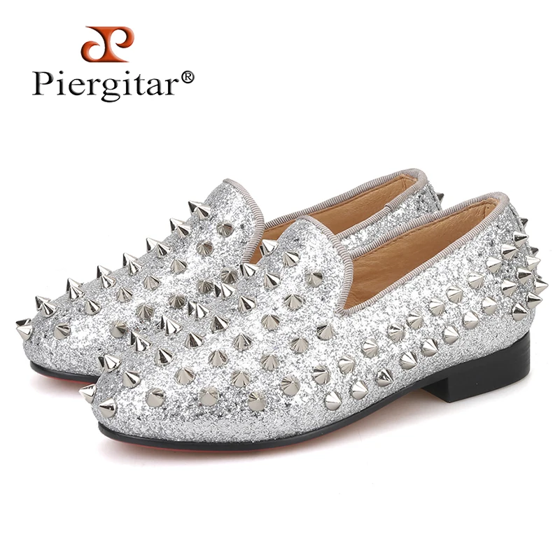 

Piergitar Gold And Sliver Handmade Spikes Children's Loafers Classic Parent-Child Shoes For Birthday Kid Slippers Red Bottom
