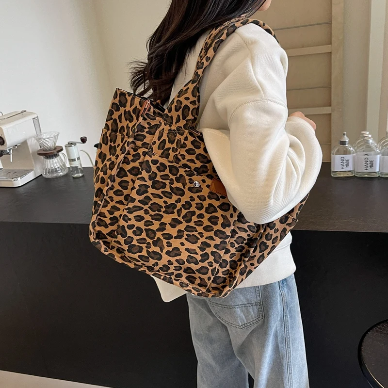 Nylon Zip Leopard Pattern Women\'s Shoulder Bag Large Capacity Tote Bag Fashionable Leopard Print Sewing Thread Shoulder Bag 2024