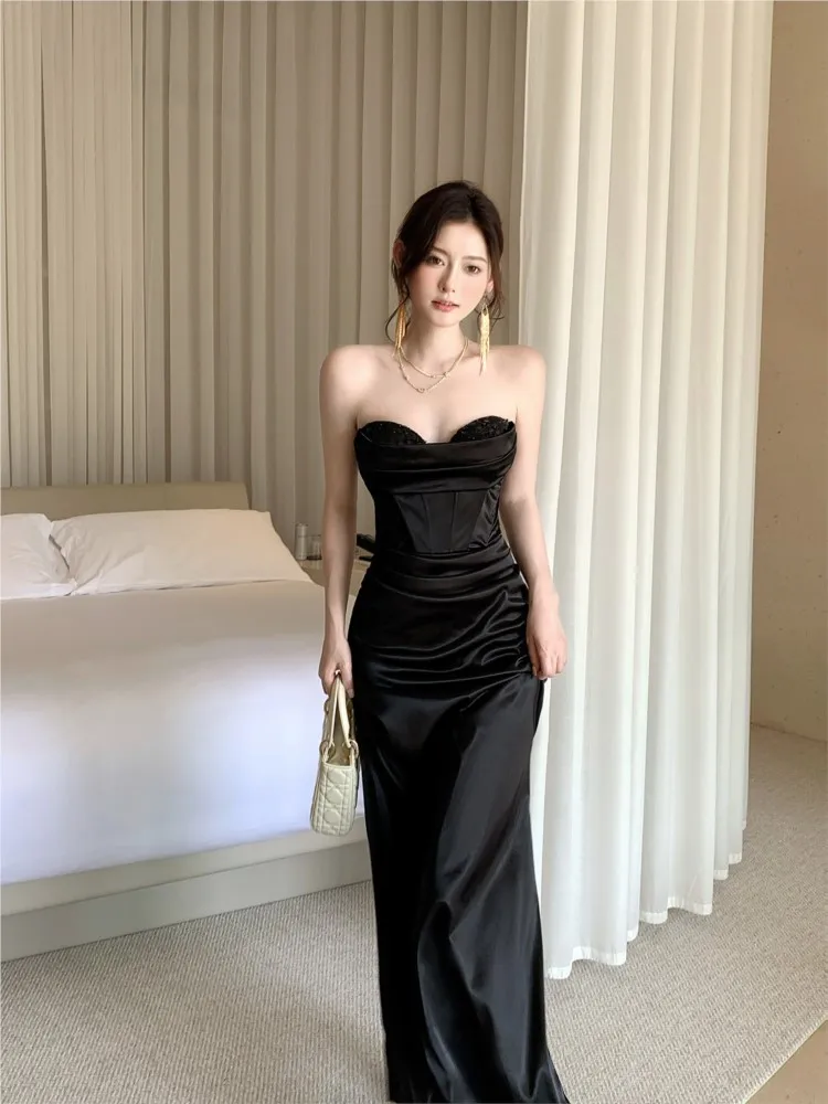 

Satin black fishbone cinched waist and strapless skirt