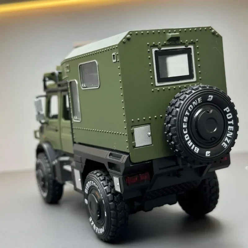 Diecast 1:28 scala Benz Unimog RV modello di auto fuoristrada veicoli giocattoli bambini ragazzi regalo suono e luce Voiture in miniatura