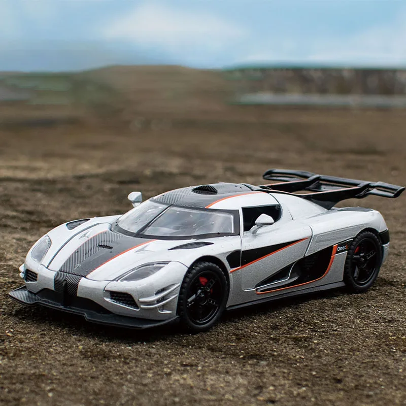 1:32 Koenigsegg ONE 1 Alloy Sports Car Model Diecasts Metal Racing Vehicles Model Simulation Sound and Light Children Toy Gift