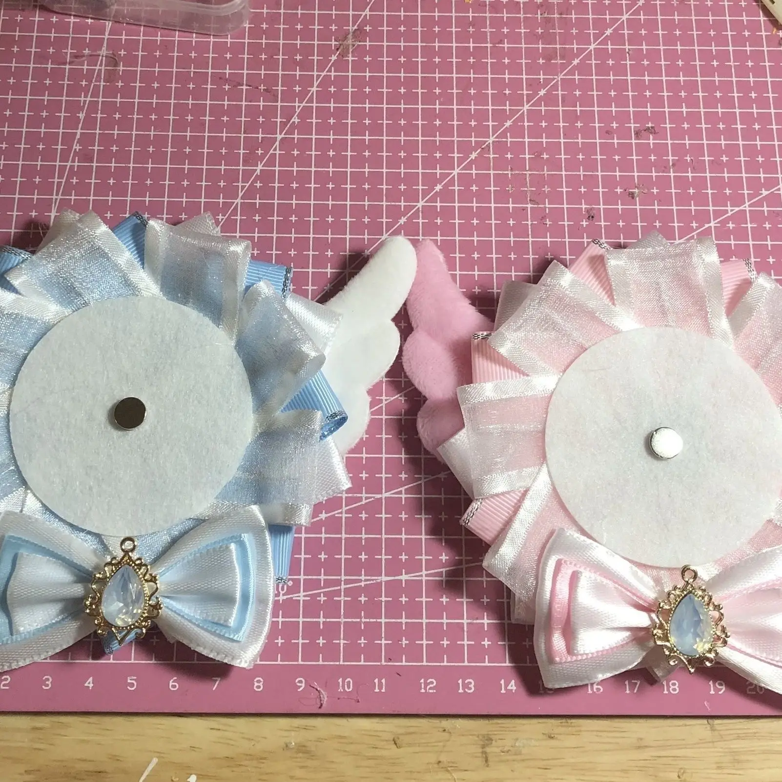 cute Plush Wings Badge Rosette，pink Ribbon Badge Holder，Ita bags bowknot Accessories，Japanese Anime cosplay Decoration