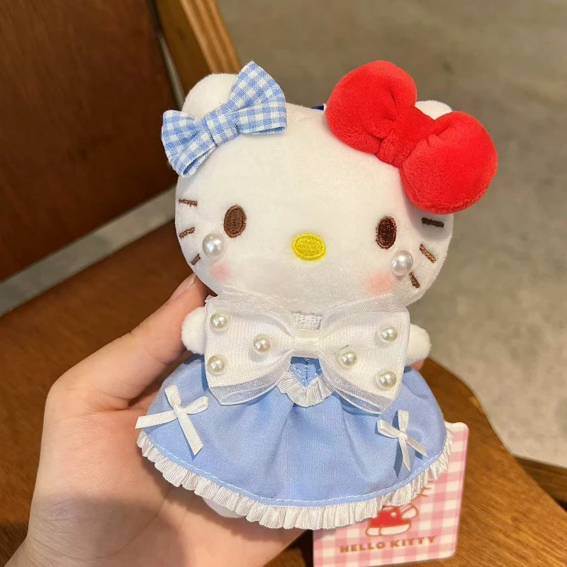 Sanrios süßer Hellokittys Plüschtier-Schlüsselanhänger mit Blumendetails, Kawaii-Charakter, Kt-Katzen-Anhänger, Kleid, Schlüsselanhänger, Geschenke für Mädchen