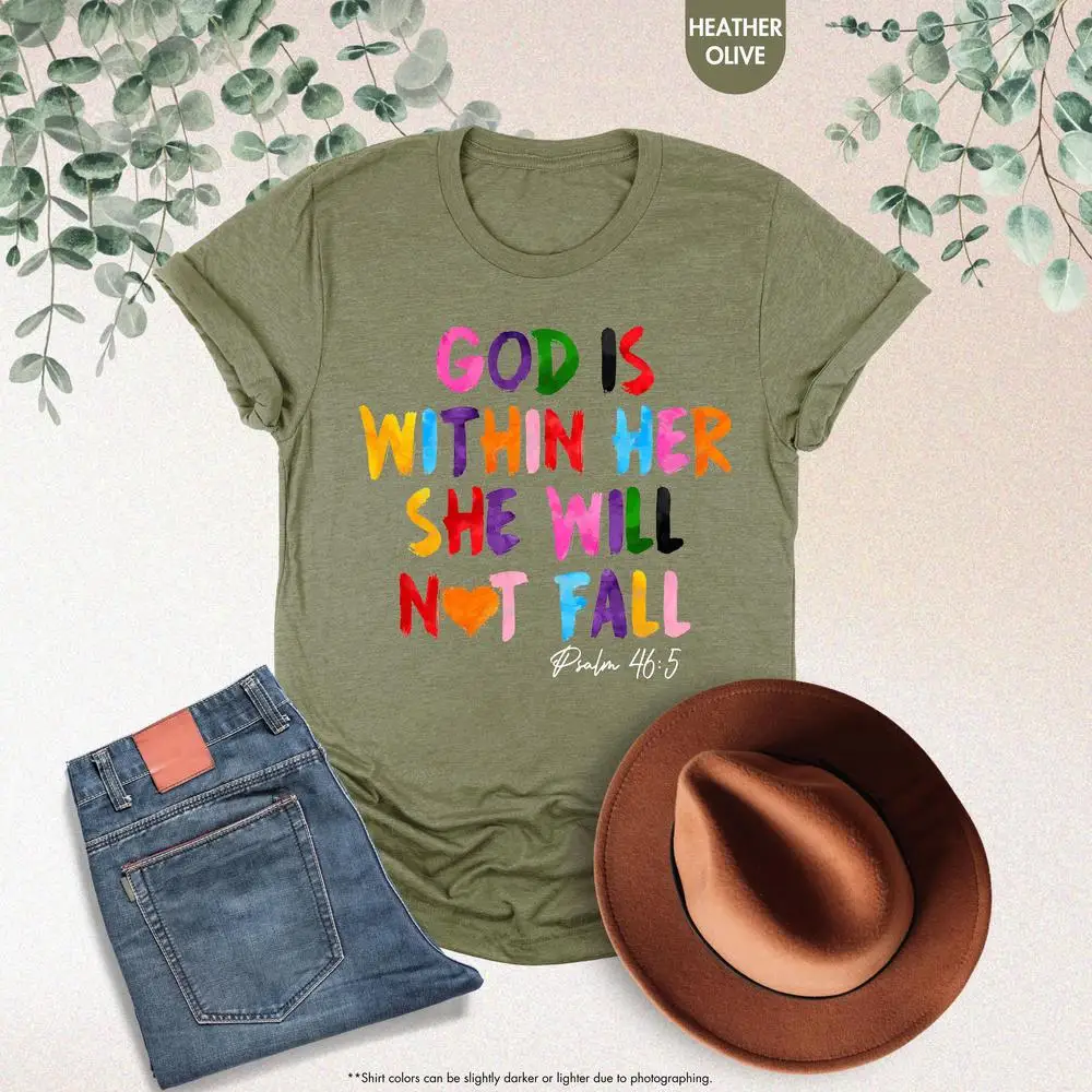 الله داخلها، قميص لن تسقط، قميص مسيحي جمالي، قميص امرأة دينية، تي شيرت آية الكتاب المقدس