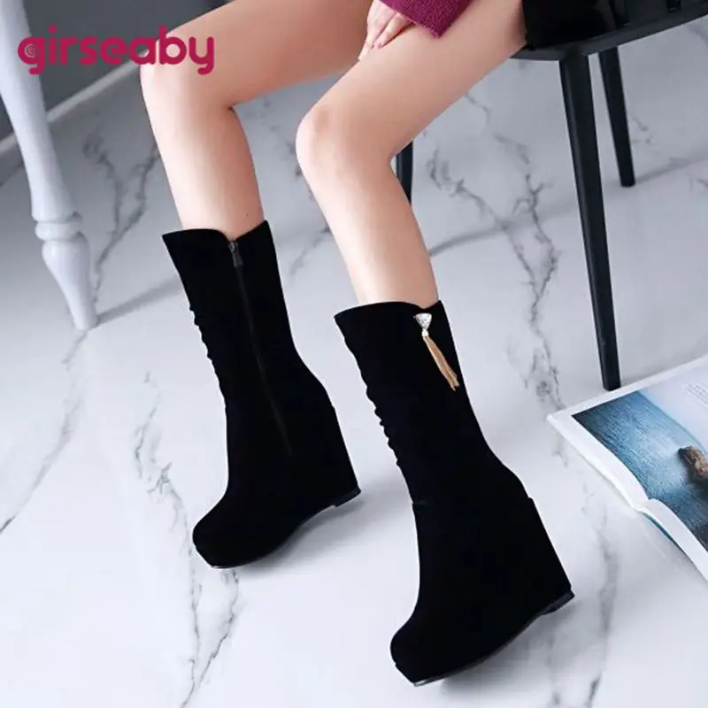 

Girseaby Fashion Women Mid Calf Boots Round Toe Wedges 11cm Platform 3cm Zipper Metal Decoration 42 43 Sexy Wedding Female Bota