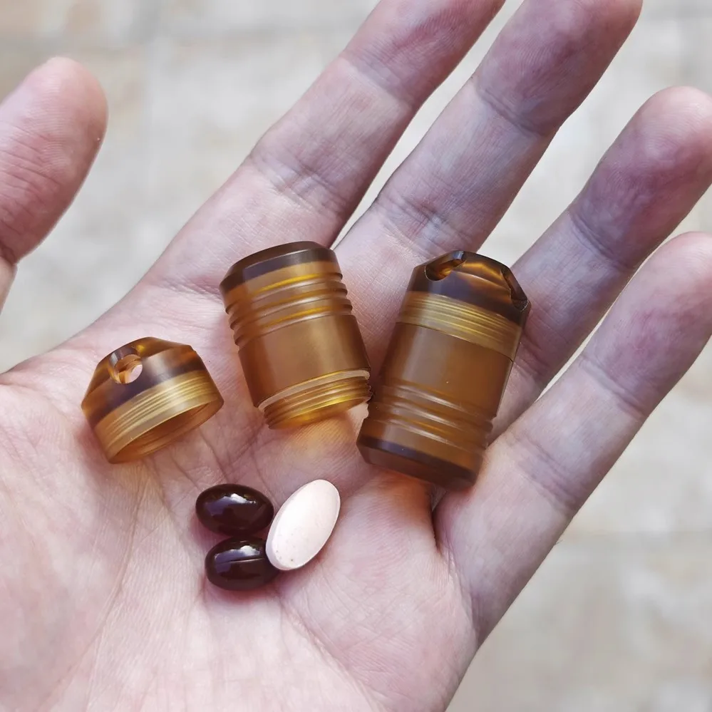 PEI ULTEM Bottiglia per pillole impermeabile in lega di titanio Mini portapillole portatile Magazzino sigillato Attrezzatura portatile per esterni con portachiavi