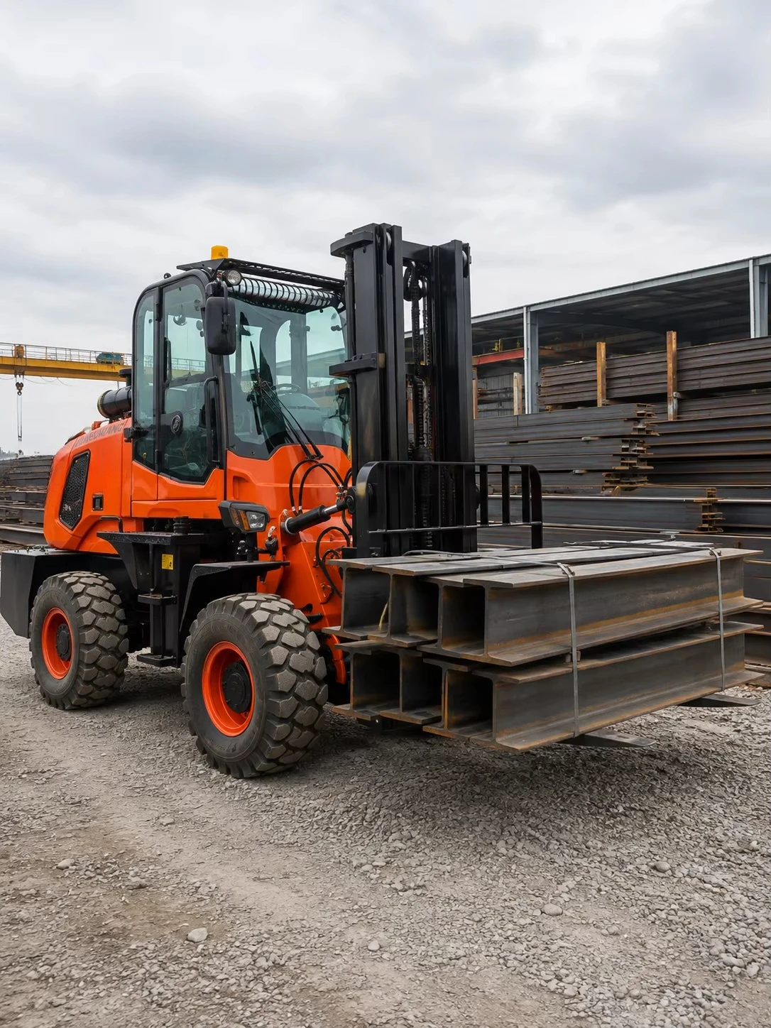 Compliant 5t Articulated Off Road Forklift 4WD Hydraulic Small Turning Radius for All Rough Terrains