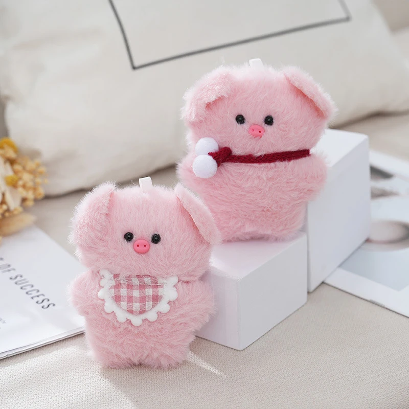 Cute Pink Piggy Plush Keychain, Pingente recheado macio, Charme mochila, Boneca com lenço, Colar