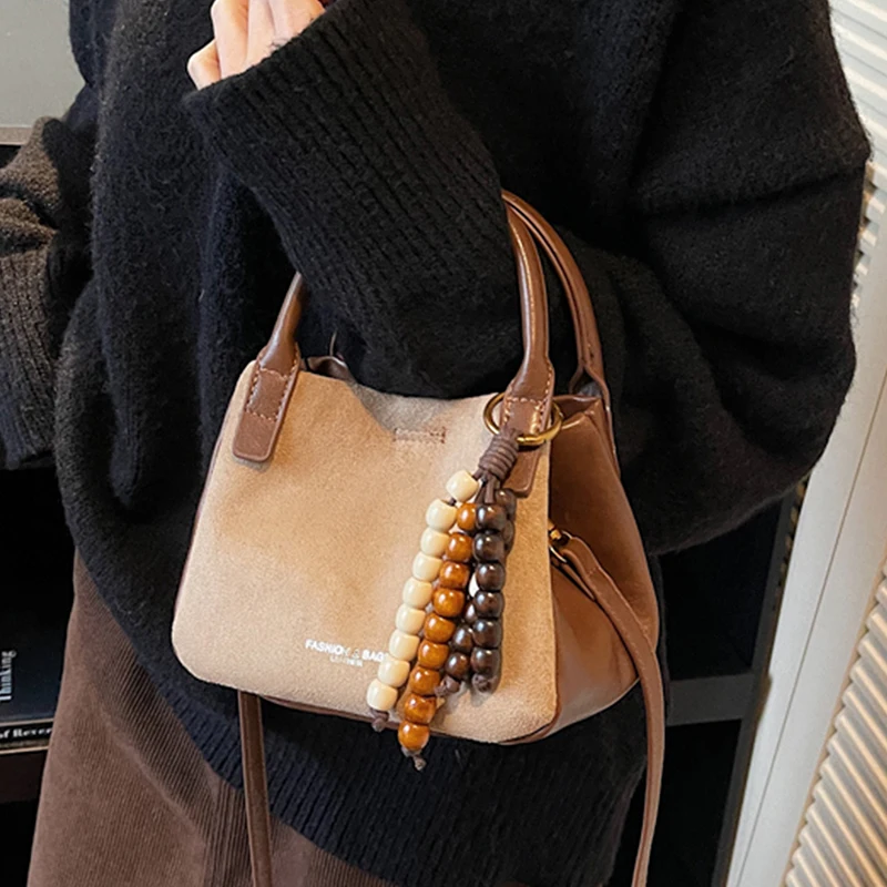 

Женские сумки из искусственной замши, зимние новые квадратные матовые винтажные повседневные сумки на магнитной кнопке с буквенным принтом, высококачественная коричневая сумка из искусственной кожи