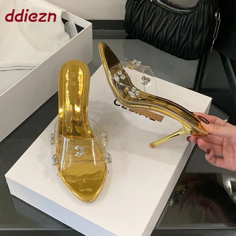 أحذية كريستال عصرية للحفلات للسيدات بكعب رفيع أحذية شفافة جديدة في عام 2026 بكعب عالٍ أحذية صنادل نسائية أنيقة #4