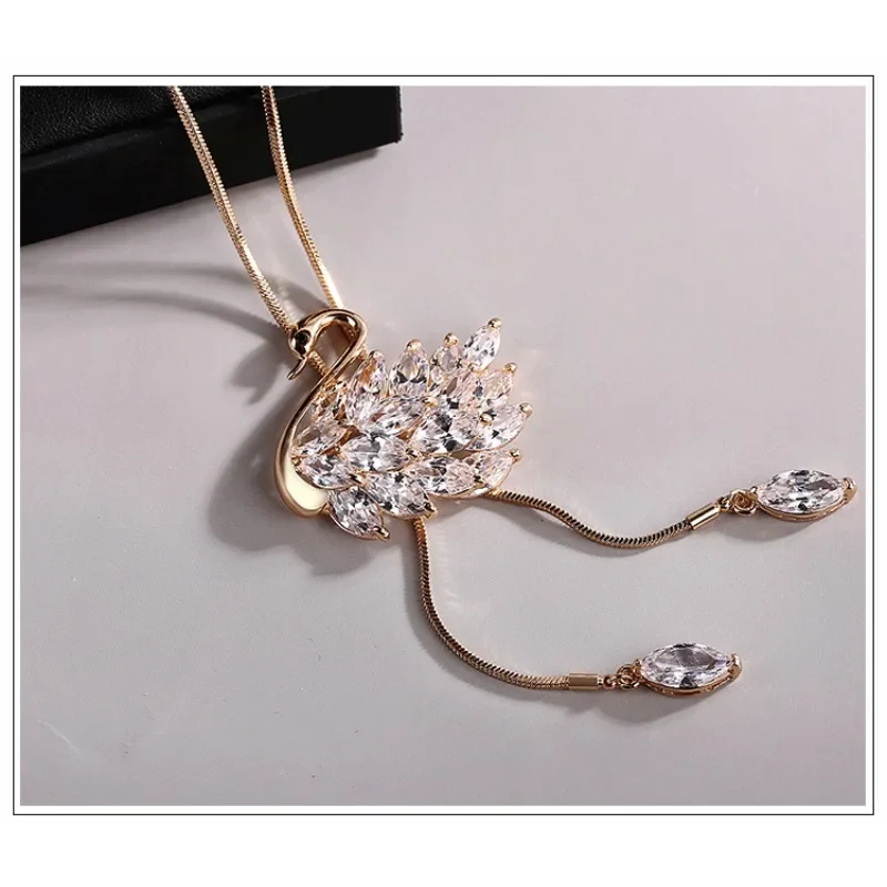 

Swan sweater chain, fashionable clothing necklace, retro necklace, long crystal necklace for autumn and winter
