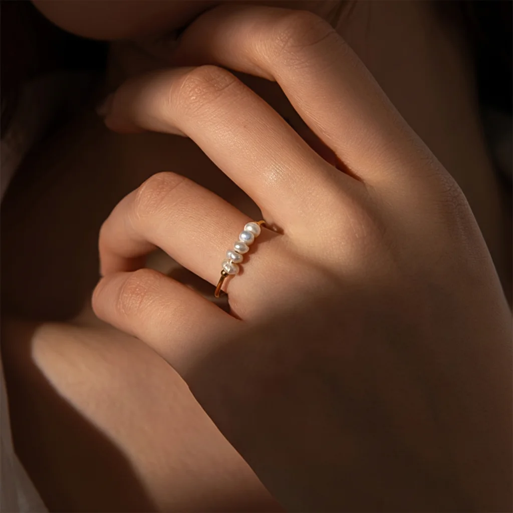 Minimalistische Imitationsperlen-Ringe für Frauen 18K Vergoldeter Edelstahl Perlen-Fingerring Stapelbarer Eleganter Party-Schmuck – Detail 5