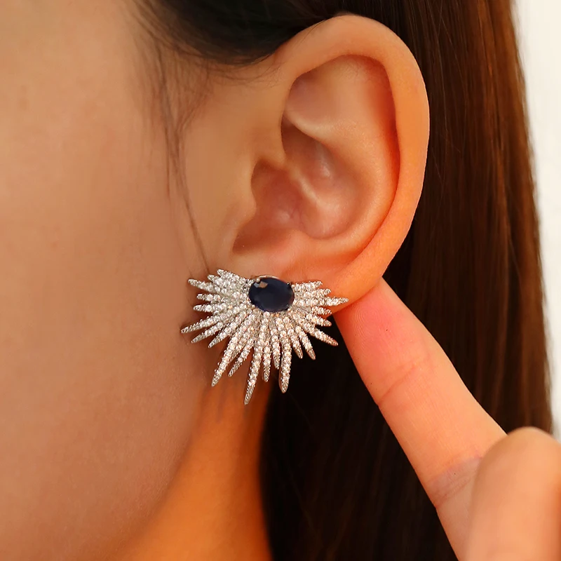 Unique Twinkle Rhinestones Stud Earrings for Women Temperament Earings Sliver Color Lady Design Brand Fashion Jewelry Bijoux