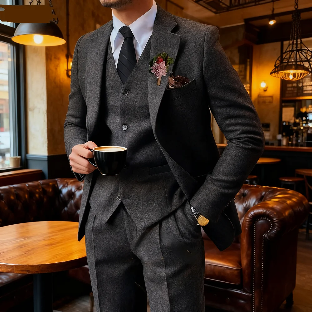 Męski smoking ślubny w kolorze brązowym tweedowym, 3-częściowy garnitur smokingowy z wzorem rybiej ości, z klapami w szpic, biznesowy tweedowy, dopasowany krój.