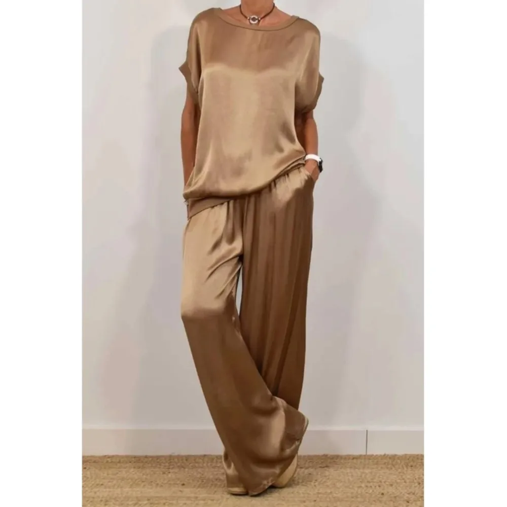 Primavera Nuovo Casual O Collo T-shirt a maniche corte Top in raso Pantaloni lunghi da donna Abito elegante femminile Pantaloni lunghi a gamba larga Set da 2 pezzi
