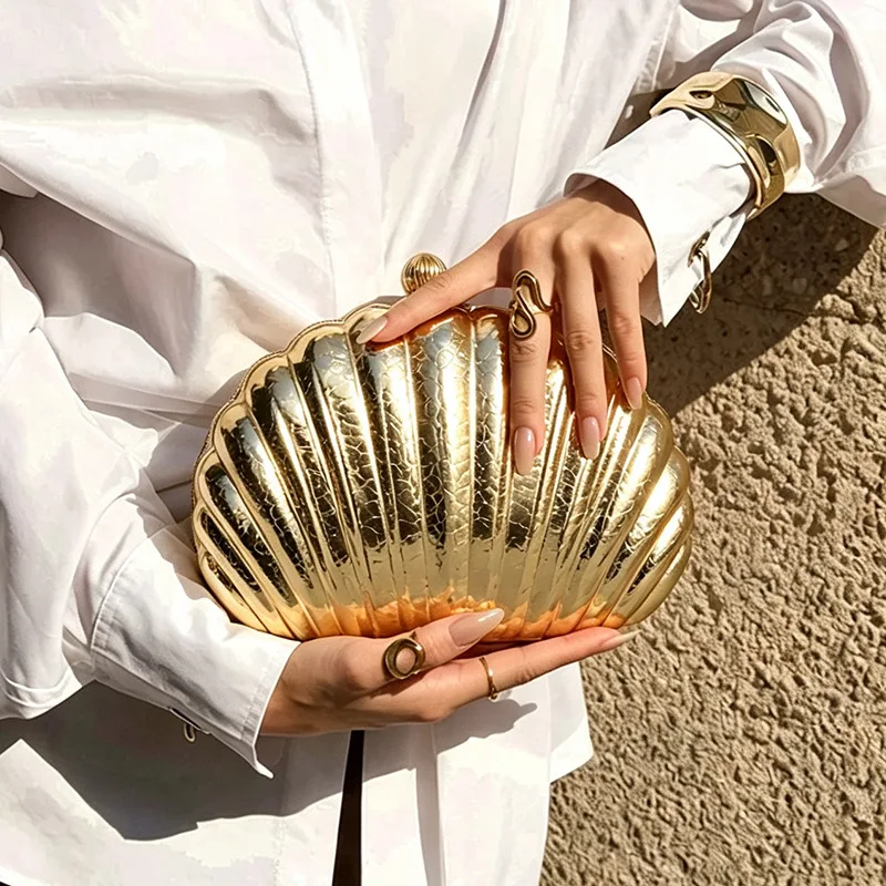 Gold metal shell bag, light luxury fashion party dinner dress messenger clutch bag