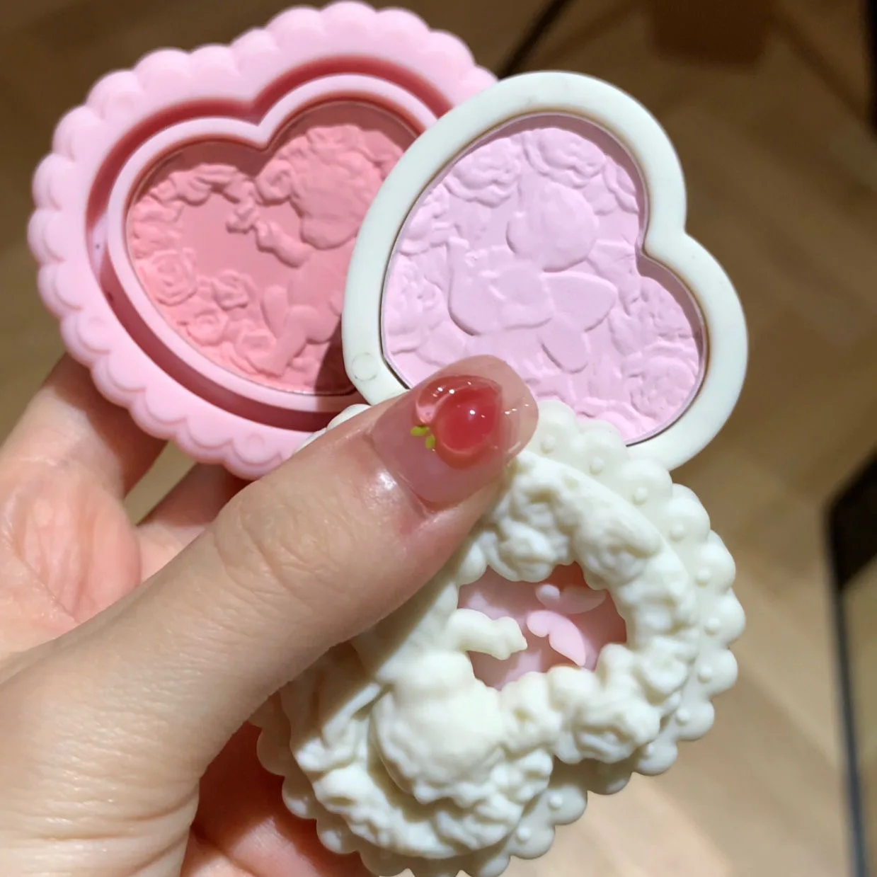 Blush per trucco Fard in polvere con rilievo angelo Doppio colore Fumo di albicocca Fard in polvere senza crudeltà - Forma, conturino e evidenziazione viso