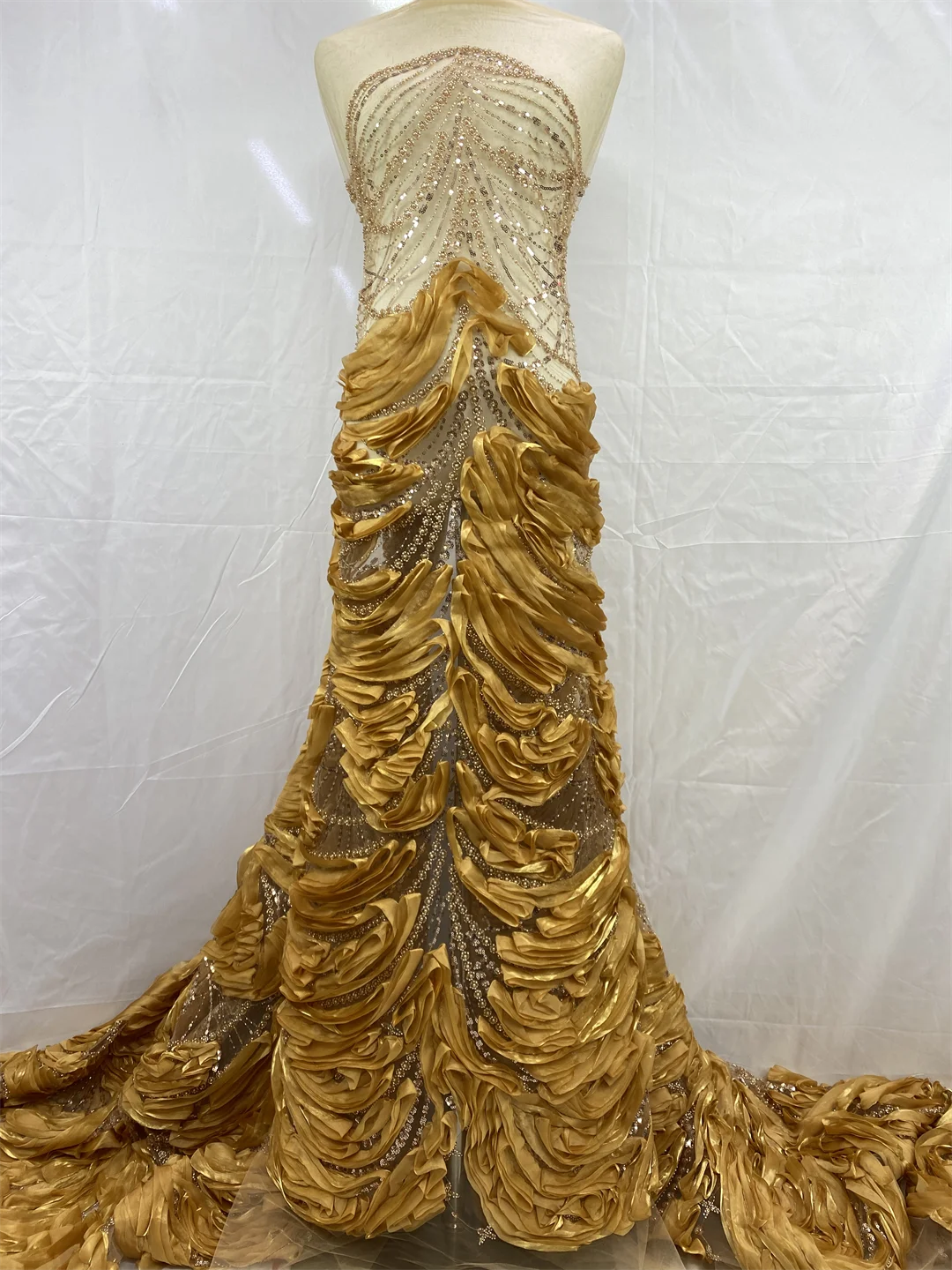 Gold Ruffle Line Embroidery Lace Fabric Heavy Beaded Sequins Nigerian French Net Tulle Fabric for Party Wedding Evening Dress Se