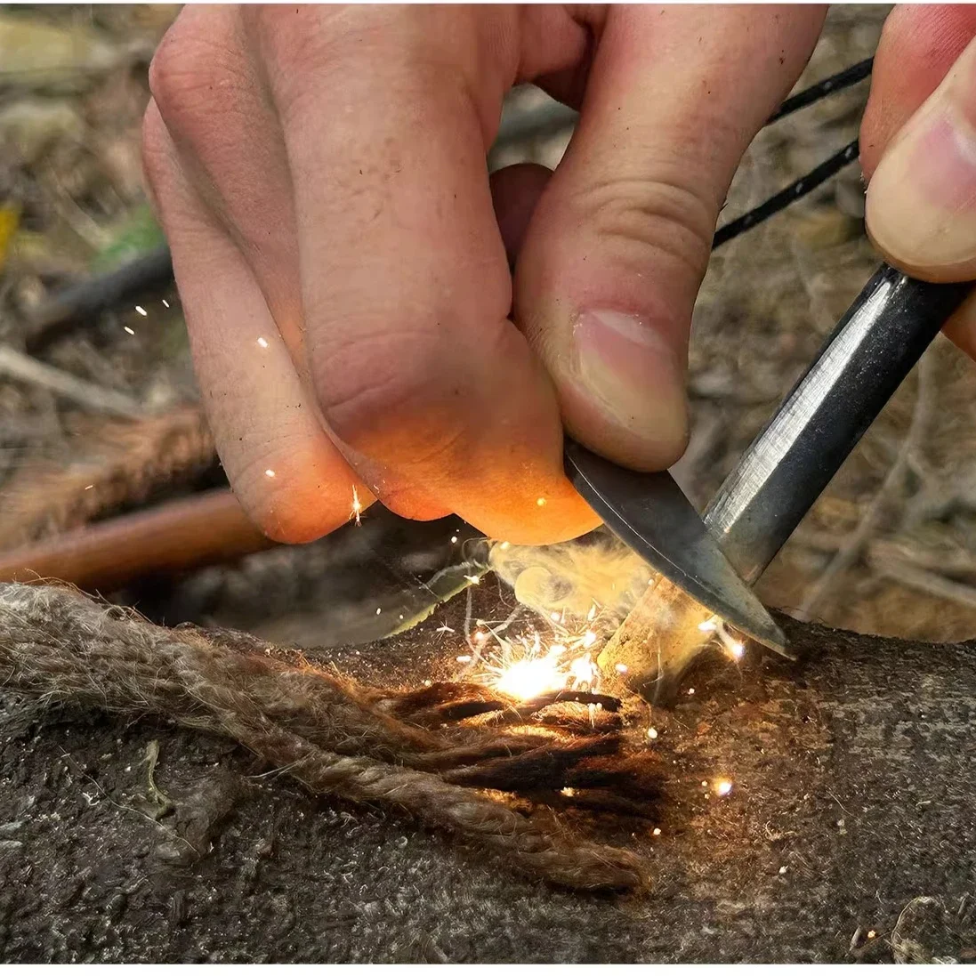 

New Jungle Multifunctional Outdoor Flint EDC Set Convenient Camping Hiking and Wilderness Survival Safety Equipment