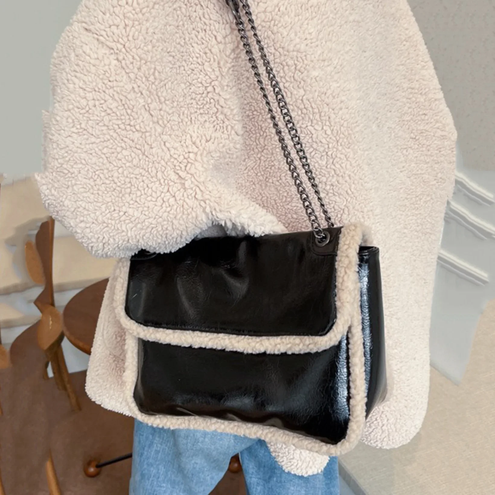 Sac à Main en Cuir Verni et Fourrure d'Agneau pour Femme, Sacoche à Bandoulière avec Chaîne et Texture, Style Décontracté, Nouvelle Mode