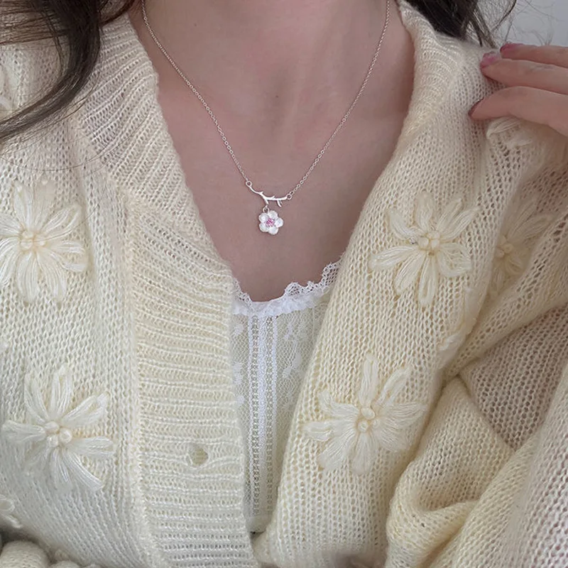 Sakura Blossom Pendant Necklace for Women Minimalist Fashion Light Luxury Party Wedding Jewelry Gift for Best Friend