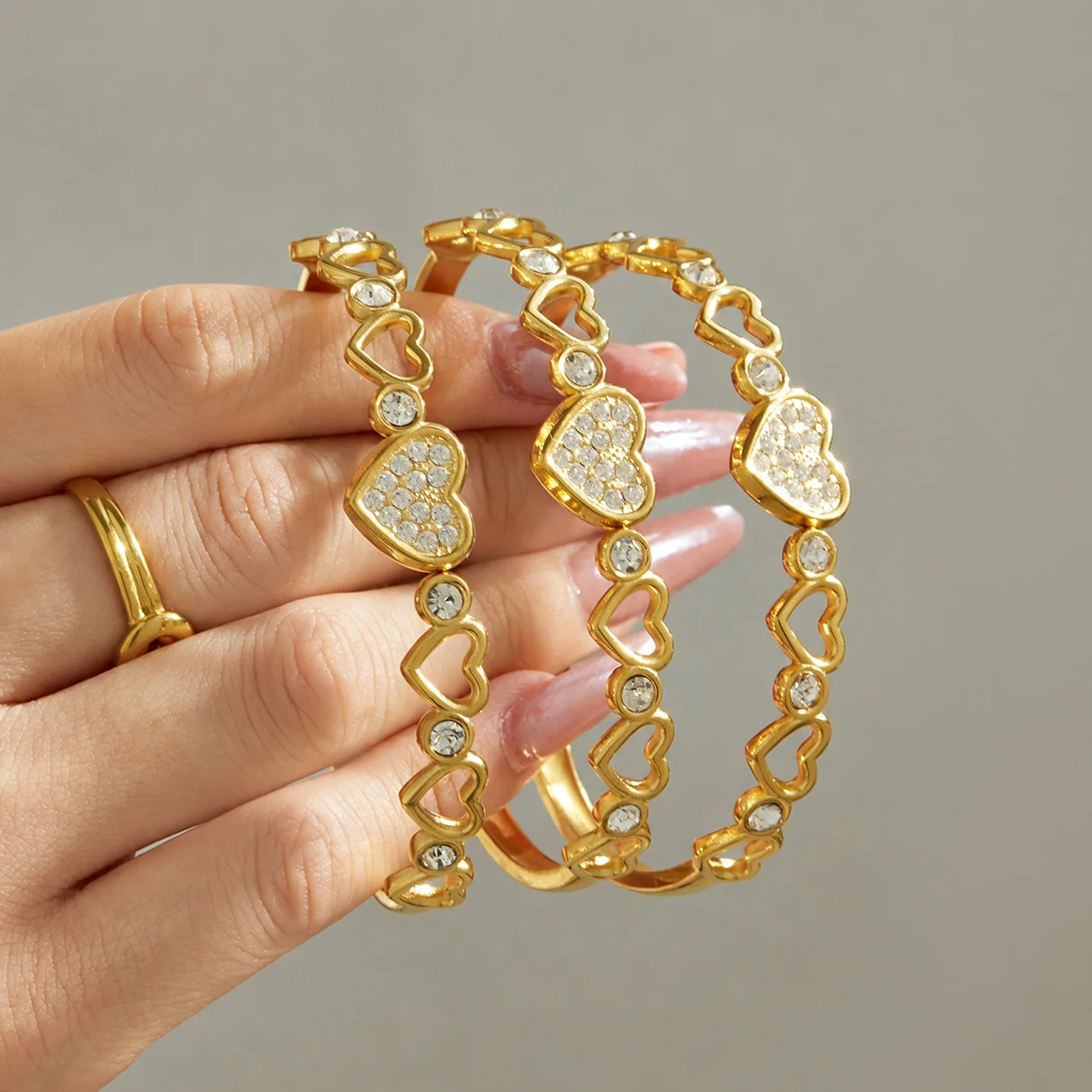 Öffnbare Stretch-Armreifen, Hohlherz-Armreif, 316L Edelstahl-Armband, 18k vergoldet mit CZ, Manschettenarmbänder für Frauen – Detail 3